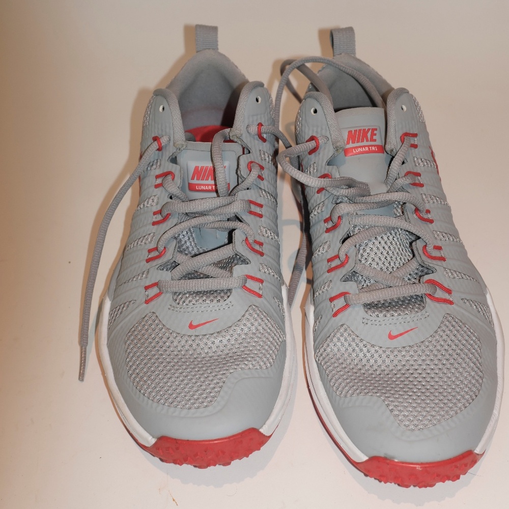 Shoes: Nike- Fly Wire-Size 8.5 - grey and red